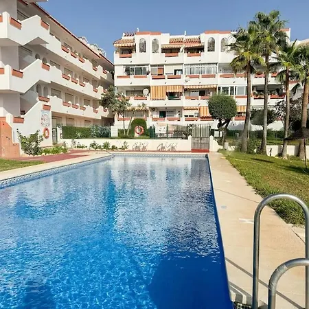 Peaceful 1 Bedroom In Torremolinos, Pool & Views Appartamento