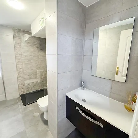 Peaceful 1 Bedroom In Torremolinos, Pool & Views Appartamento Torremolinos