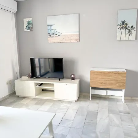 Peaceful 1 Bedroom In Torremolinos, Pool & Views *