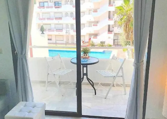 Apartamento Torremolinos: Quiet 1bedroom With Pool & Sea Views Torremolinos