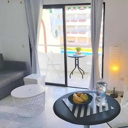 Torremolinos: Quiet 1bedroom With Pool & Sea Views شقة *