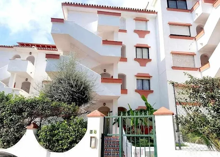 Peaceful 1 Bedroom In Torremolinos, Pool & Views