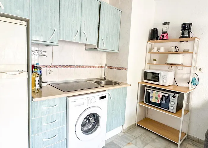 Peaceful 1 Bedroom In Torremolinos, Pool & Views 토레몰리노스