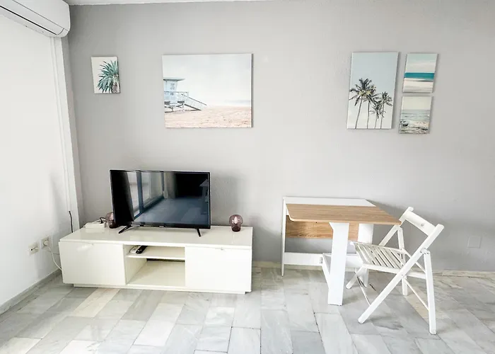 Apartment Peaceful 1 Bedroom In Torremolinos, Pool & Views Torremolinos