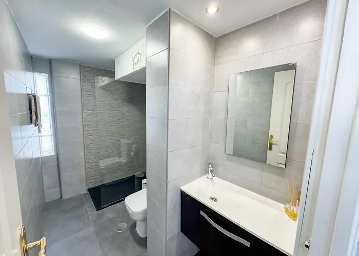 Torremolinos: Quiet 1bedroom With Pool & Sea Views Appartement Torremolinos